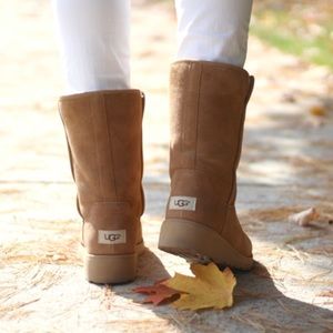 Ugg -Classic Amie Slim Water Resistant Short Boot